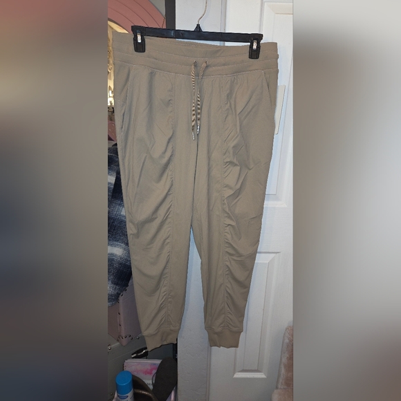 lululemon athletica Pants - Lululemon Athletica Women's Sheer Oak Dance Studio Joggers